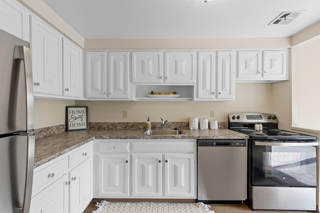 Building Photo - Camelot Apartments