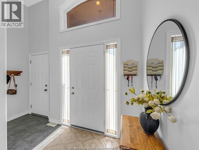 Photo - 3040 Troup Cres