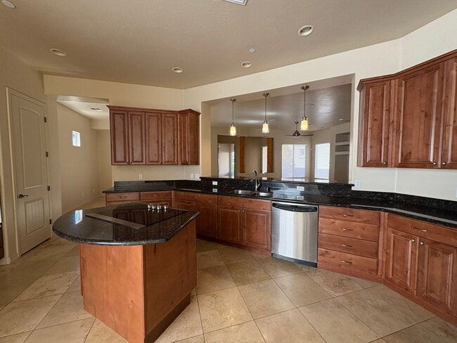 Photo - HOUSE - VILLAGE OF OAK CREEK - FIRECLIFF