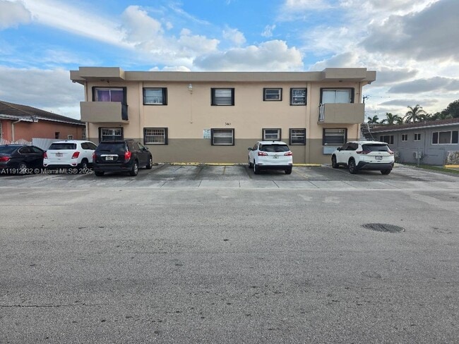 Building Photo - 340 W 19th St Unit 9