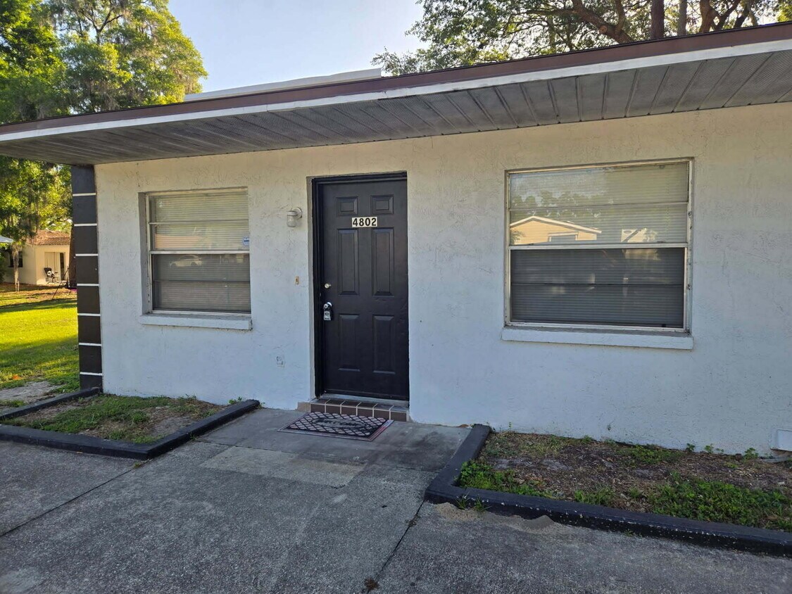 Charming 2 Bedroom Unit in Zephyrhills! - Charming 2 Bedroom Unit in Zephyrhills!