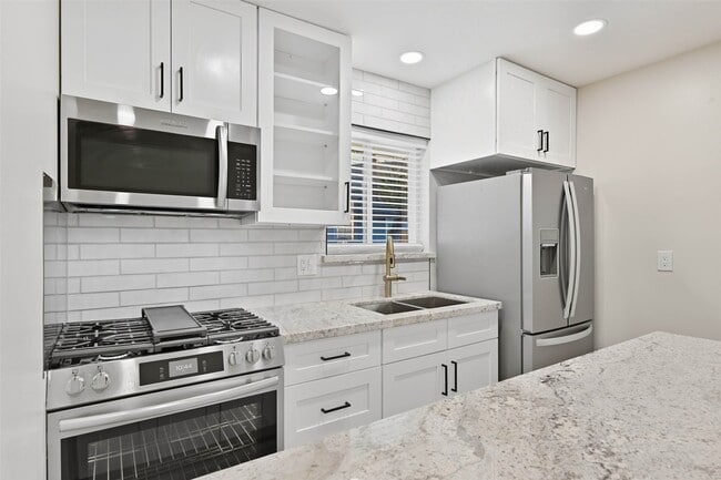 Photo - 10930 White Thorn St