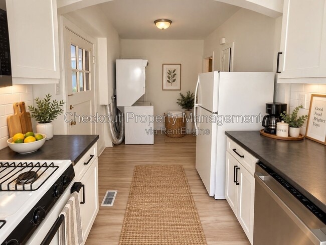 7334-40 Forsyth Blvd