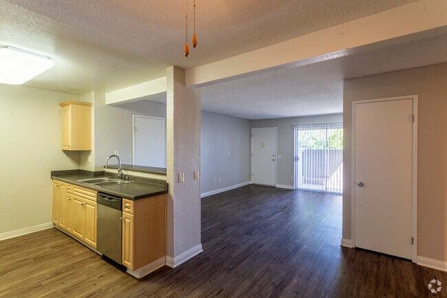 3 BR, 2 BA - 1012SF