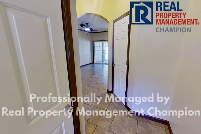 Photo - Beautiful Two Story Townhome with Lots of Storage!!