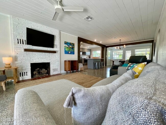 Photo - 132 E Gadsden Ln