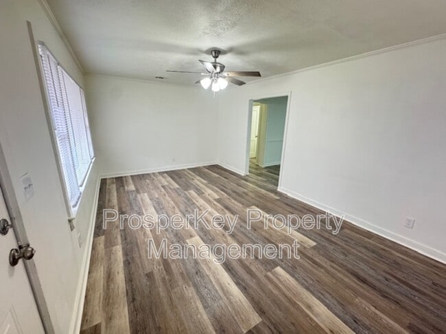 Photo - 5710 August Ave