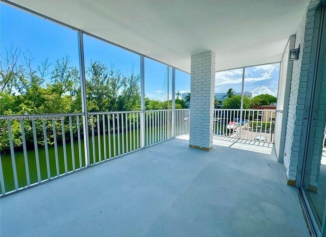Photo - 3660 NE 166th St Unidad 315
