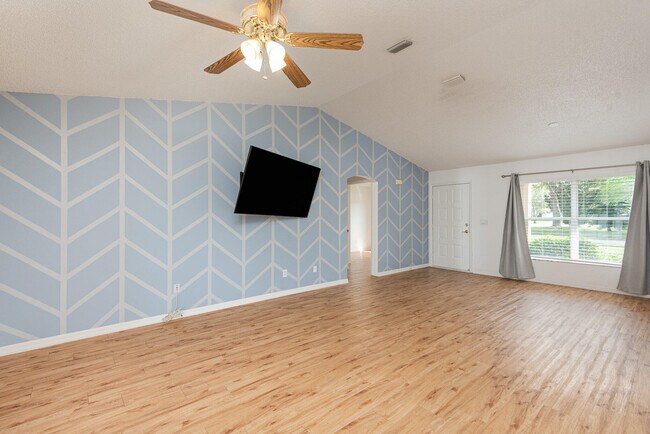 Photo - 7410 Joshua Pl