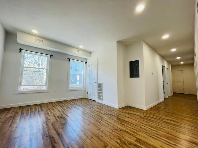 Photo - 147 Canterbury St Unit 3