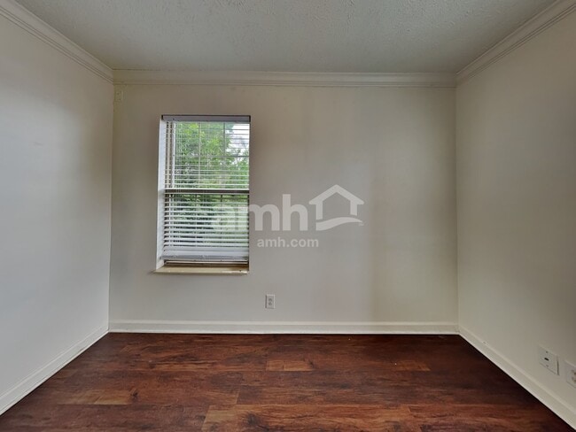 Photo - 120 Rose Garden Ln