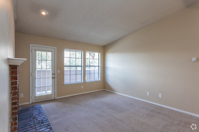 1BR, 1BA - 685 SF