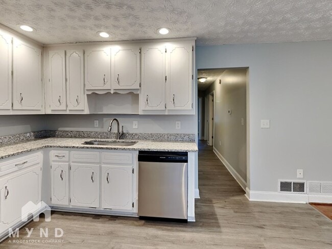 Photo - 2206 Rockdale Dr NW