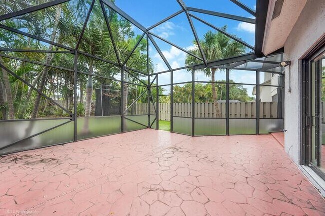 Photo - 320 Deer Creek Wildwood Ln E