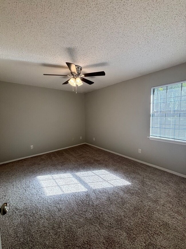 Photo - 3320 N Detroit Ave Unit 3320-2