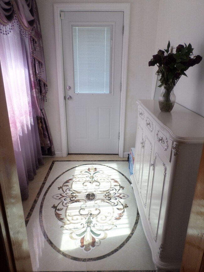 Terrific 3 Bedroom/ 2 Bath Home in East Ro... House Rental in East