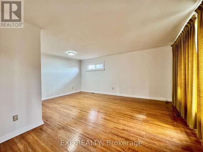 Photo - 29 Bayview Pkwy