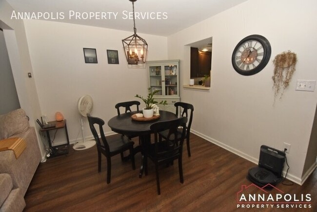2110 Commissary Cir