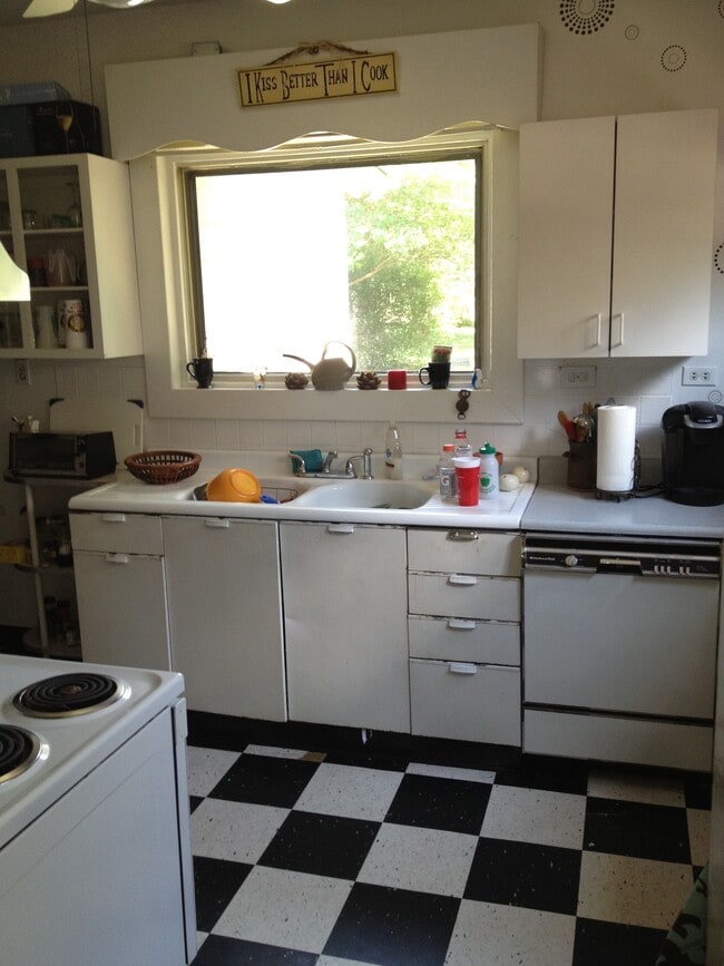 Photo - 2288 York Ave