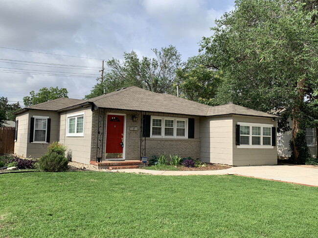 Building Photo - Amazing home in Tech Terrace
