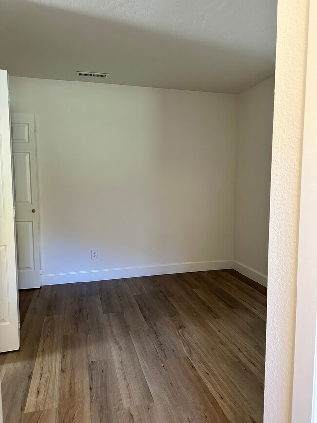 206 1200 S Townhome For Rent in Centerville, UT