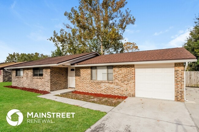 Photo - 960 Dostie Cir