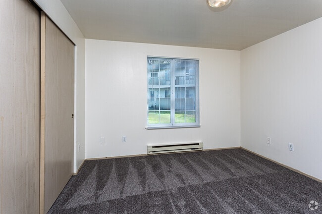 1BR, 1BA - 670SF - Bedroom