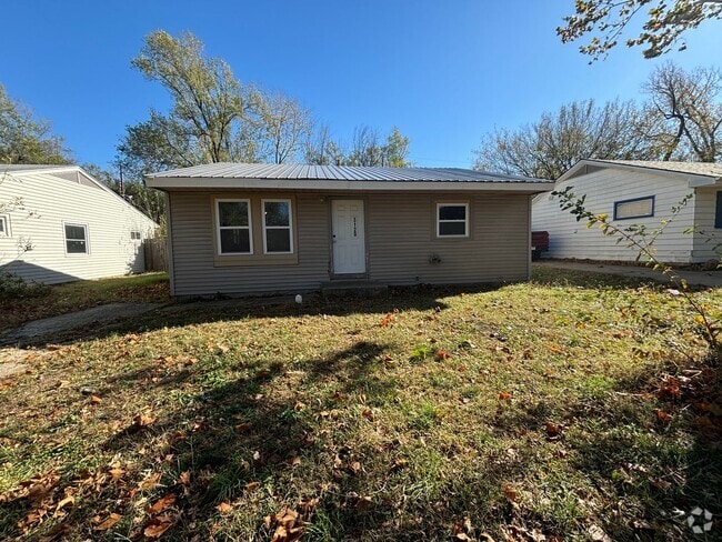 Building Photo - Charming 3 bed 1 bath house!