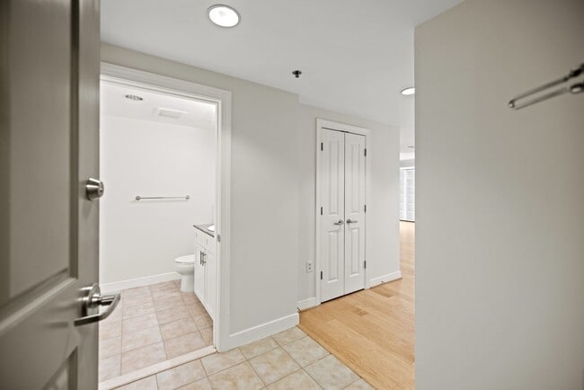Photo - 777 7th St NW Unit 934
