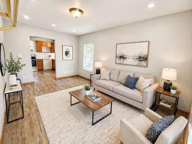 Photo - 635 Valley St