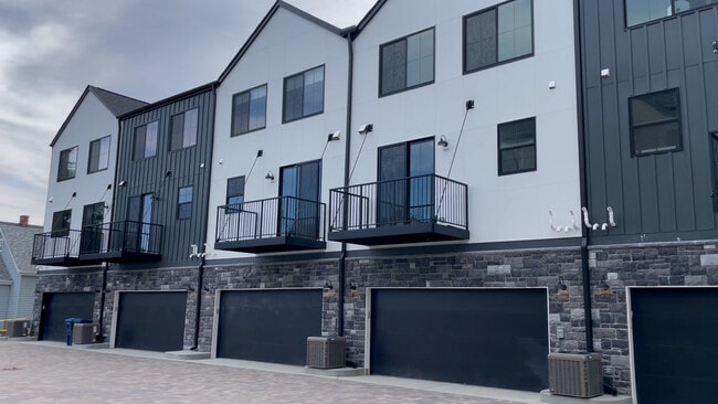 Photo - Bloom Street Townhomes - 425 Bloom St