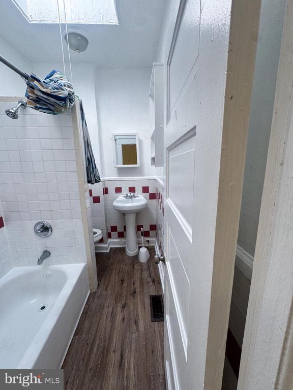 Photo - 422 Edgewood St