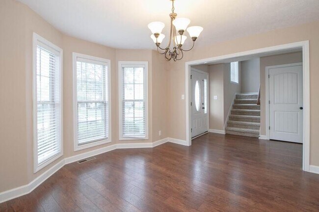 Photo - 1353 Chinook Cir