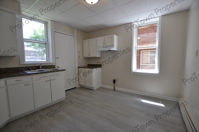 Photo - 208 N Hickory St