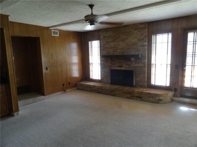 Photo - 309 S Grove Rd