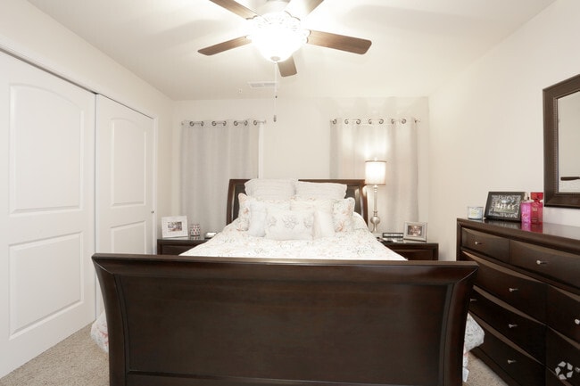 1 Bedroom - Bedroom - Camden Hills Apartments