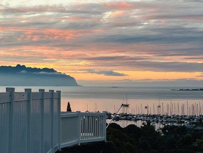 Building Photo - 44-109 Keaalau Pl Unit Kaneohe Bay View Home