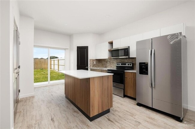 Photo - 609 Jasper St