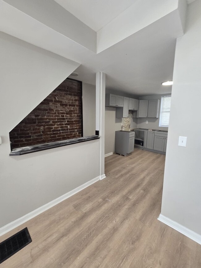 Photo - 741 E Willard St