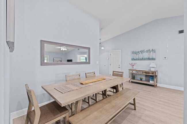 Photo - 1599 Bayridge Pl