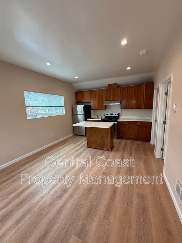 Photo - 142 Peppertree Pl