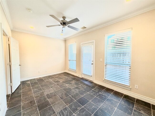 Photo - 5430 Crooms St