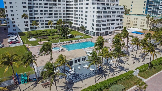 Photo - 5005 Collins Ave Condominio Unidad 325