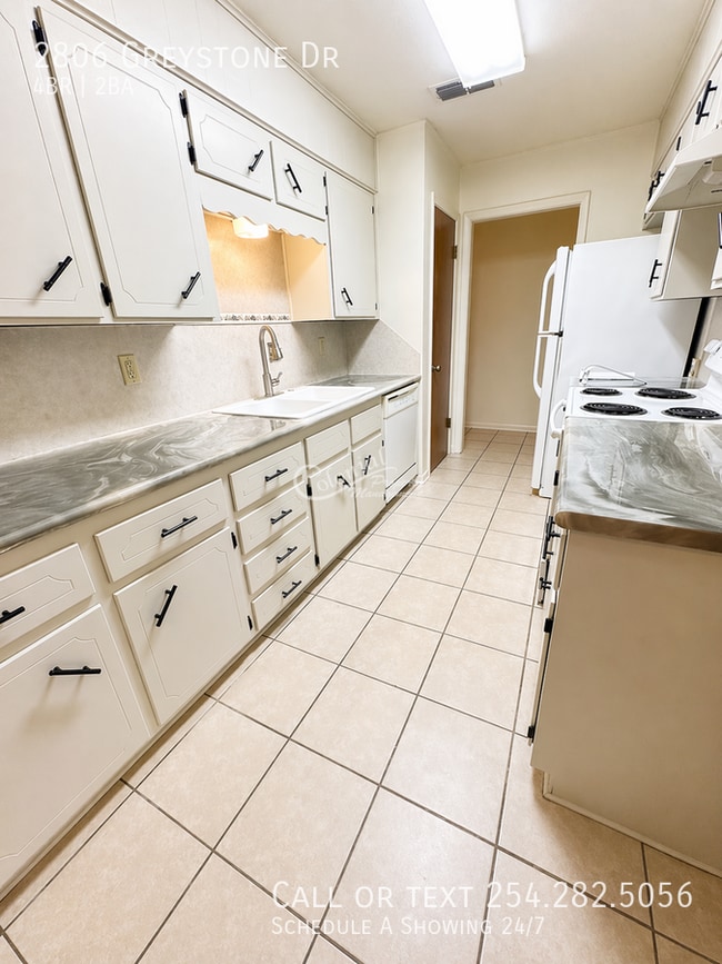 Photo - 2806 Greystone Dr