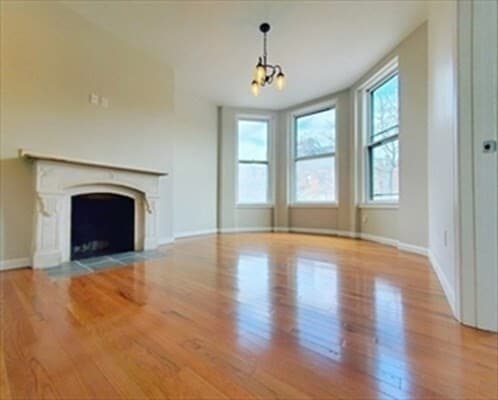 Building Photo - 242 Newbury St Unit 2 Rental