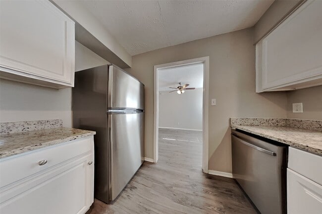 Photo - 14203 Cornelia Dr