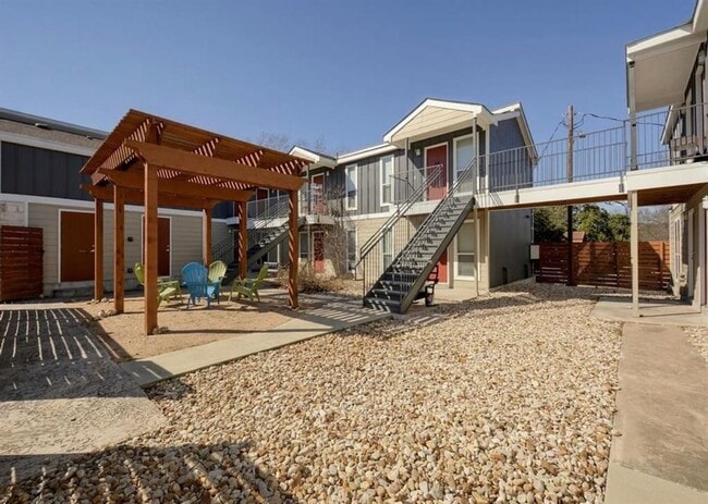 Building Photo - 2512 Durwood St Unit 108