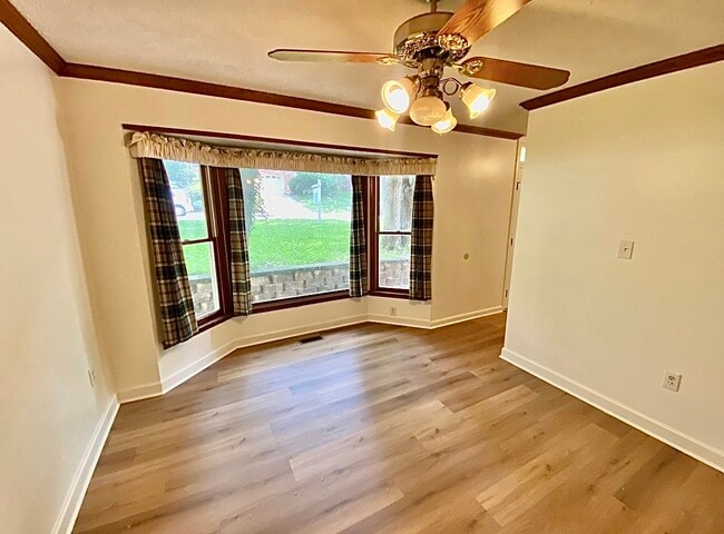 Photo - 15723 Edgewood Dr
