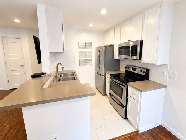 Photo - 1351 N Orange Dr Unit 109