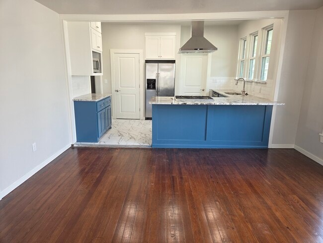 Kitchen - 458 Elm Ave